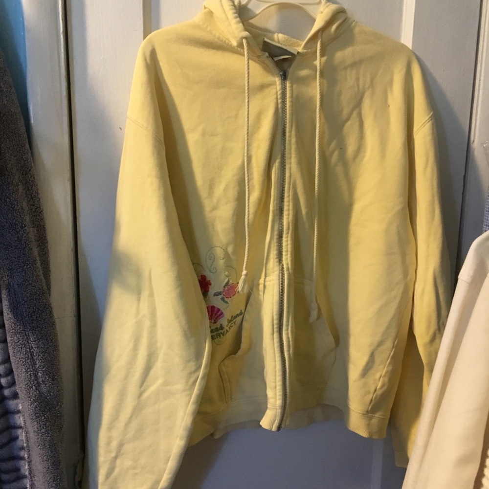 yellow sweater💛
